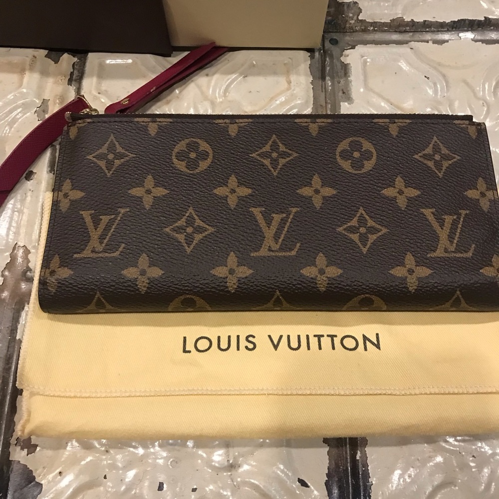 Like new Louis Vuitton Adele long wallet